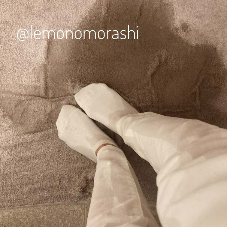 白デニムでじわじわおもらしのその後の写真♡