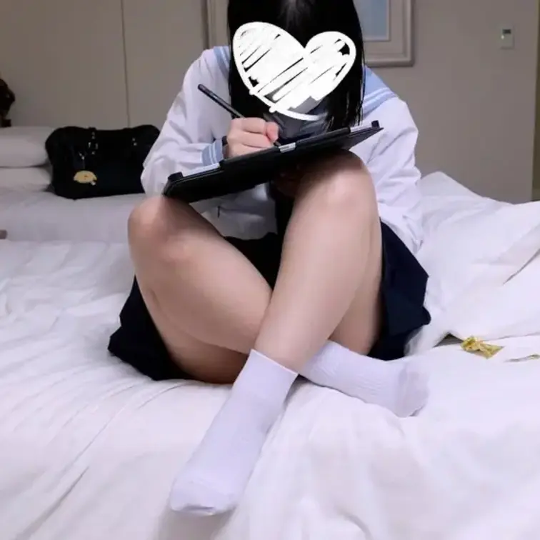 一発終えたあと探求学習のレポートを仕上げる、水色セーラーひまりちゃん。本編はこちら👇
https://myfans.j