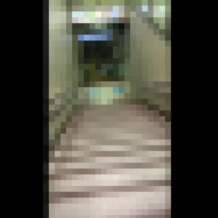【痴触】茶髪ブレザーのお嬢さん執拗にクリトリスを狙われ理性が崩壊する

満員電車の車内、帰宅ラッシュの時間帯。  