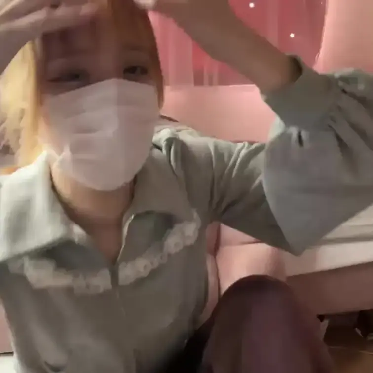 【みれい 20 歳】

みれいさんのライブ配信動画です
生ライブ配信だと、1 回の有料配信を視聴すると、おおよそ平