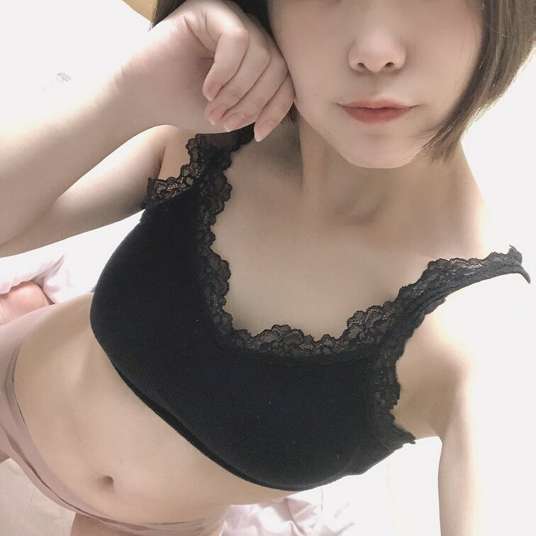 おはようございます☀️
今日は土曜日☺️
お仕事の人もいるとは思うけど、お休みの人のが多いかな？
朝起きたらひなが