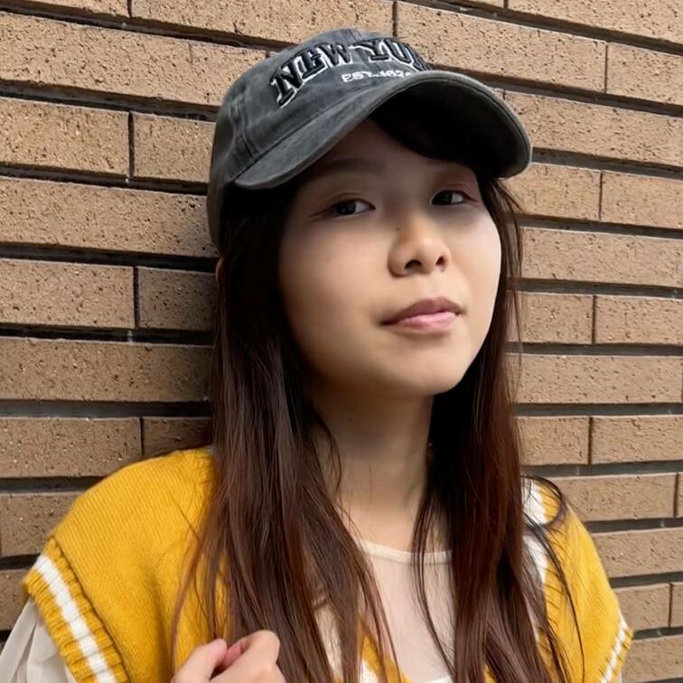 #212【MEI 24歳】
今回ストリートスナップに協力してくれたのは、透け感とニットを合わせたコーデがおしゃれなME