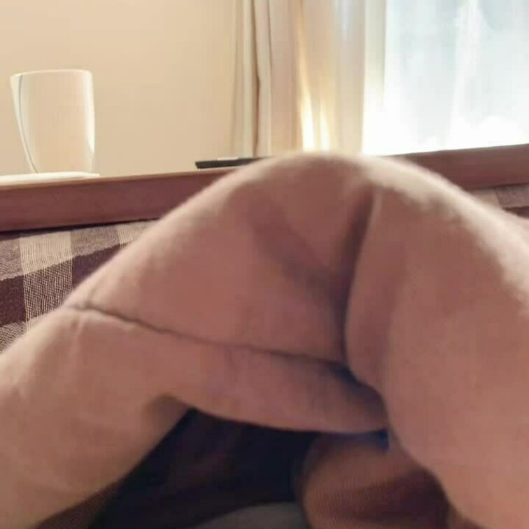 こたつの中で愛妻M💕の足すりすり動画です💓
のぞき見よろしくお願いします👀😍