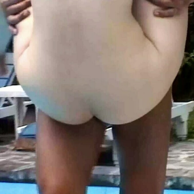 プールサイドで3Pハメ撮り！
2人ともエッチで可愛いかったなぁ！
露出狂、変態、、、