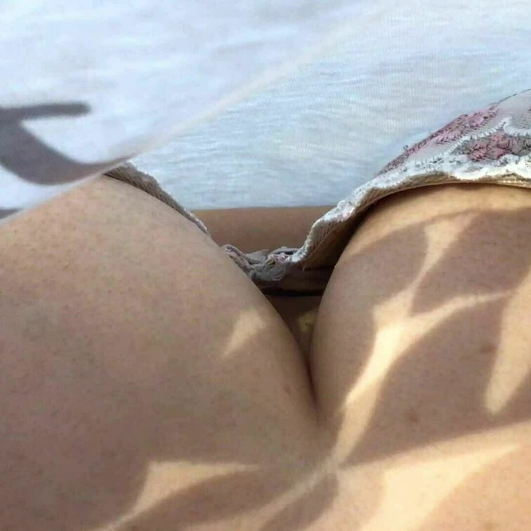 出勤前のシャツの中を・・・💕ちょっとアップすぎたかな・・・。