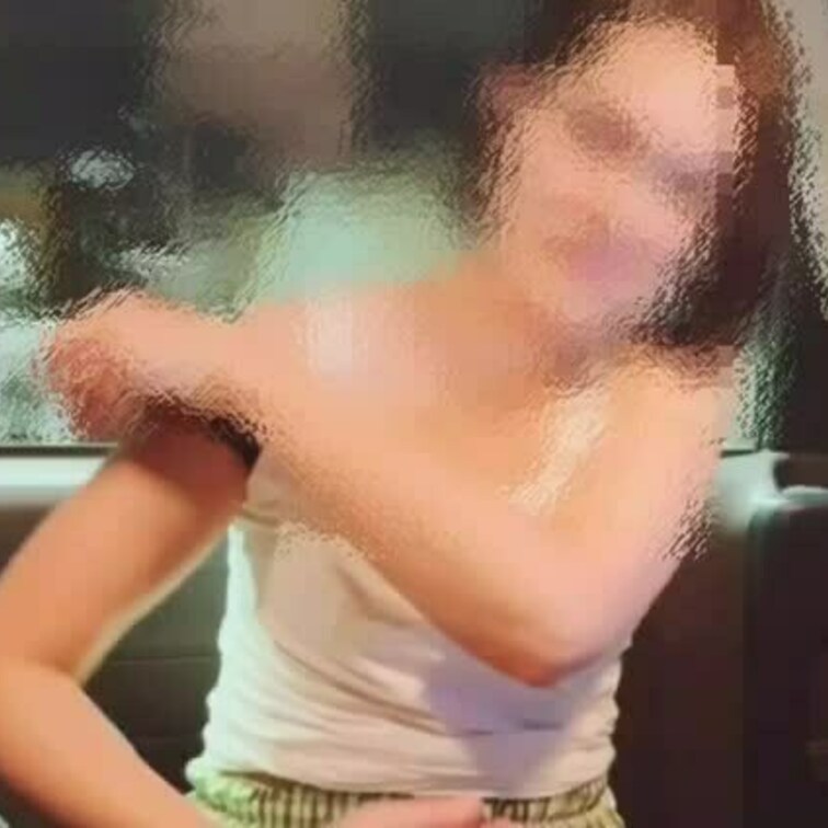 車でのおっぱい露出❤️
恥ずかしそうでした笑
