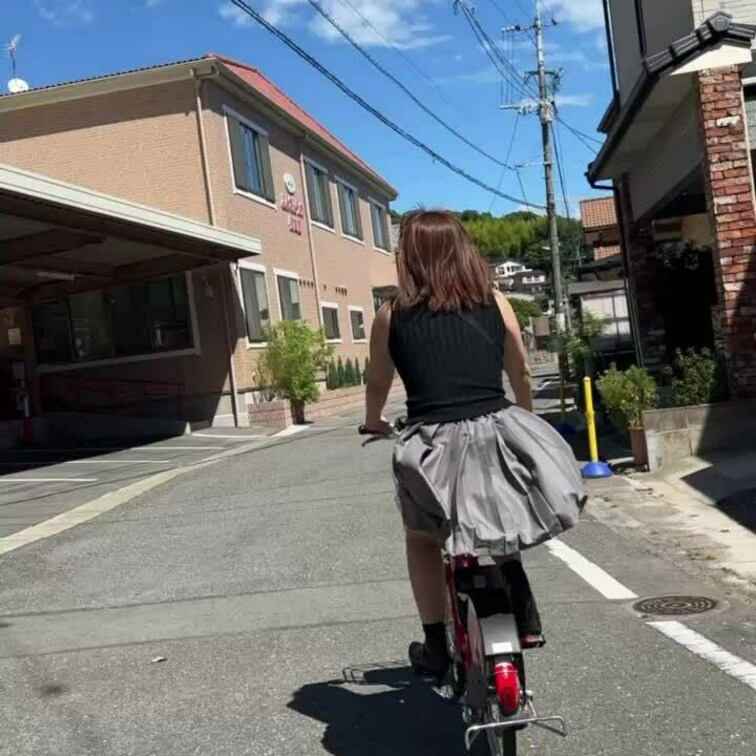 自転車部用ロングバージョン動画
ただひたすら自転車パンチラする動画

これこそ本当に趣味プラン
同志の参加お待ち