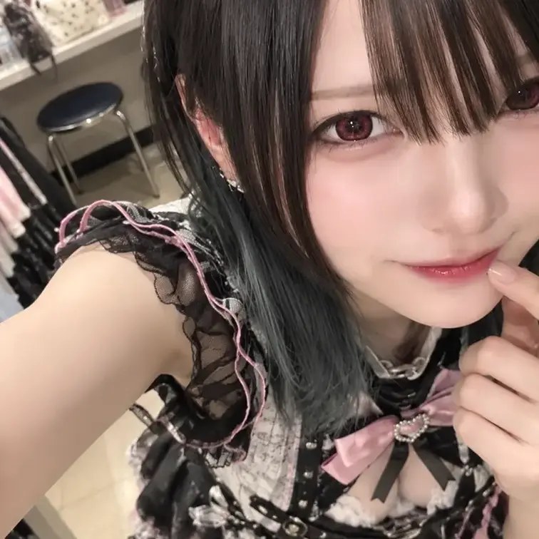 ライブ前の控え室で撮ってたやつ見つけた🤫🩷