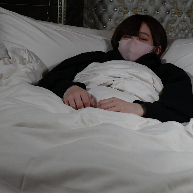仕事が沢山あったから昼寝していいよっておやすみ貰ったらイタズラされました🥺

電マであそこイジイジされて…ちと目が覚