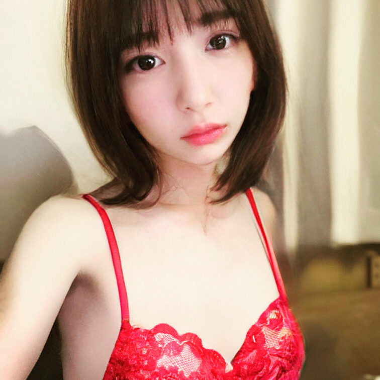 赤い下着は好きですか？
りこは好きですw