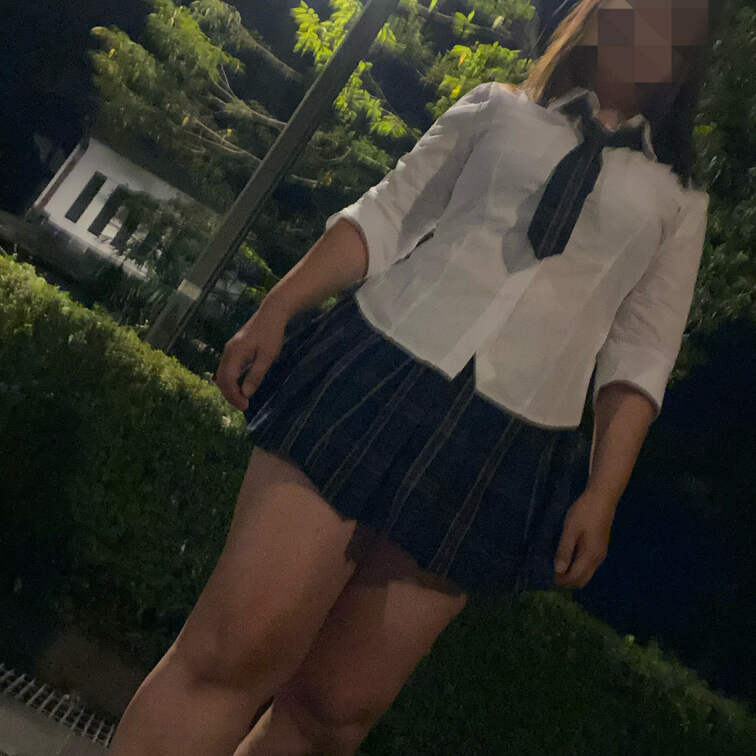コスプレて遊びにいきました　巨乳巨尻なエロ漫画ボディ妻のローアングルムービー　
