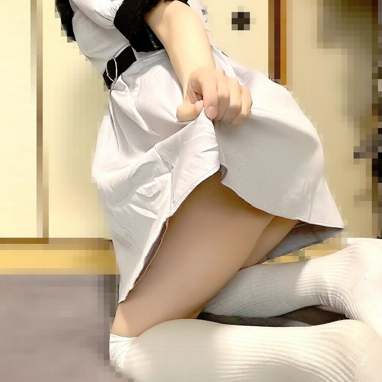 私の脚、どうですか…？