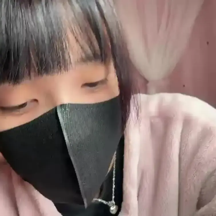 【みれい 20 歳】

みれいさんのライブ配信動画です
生ライブ配信だと、1 回の有料配信を視聴すると、おおよそ平