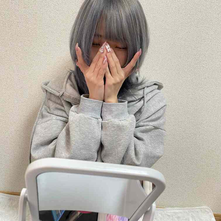 おはマメ🫛

ちょっとイメージとは違ったけど…髪色変えました♡そしてメイクなぅでした(๑˃̵ᴗ˂̵)今日はどこ行こっ