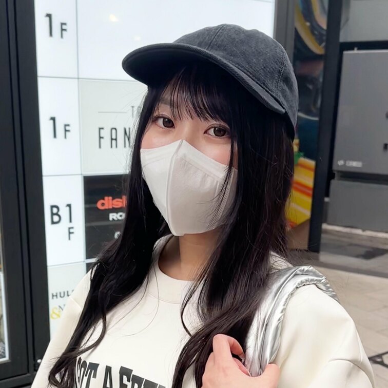  #155【AZUSA 23歳】
今回ストリートスナップに協力してくれたのは、sacaiのワンピースがオシャレなRIN
