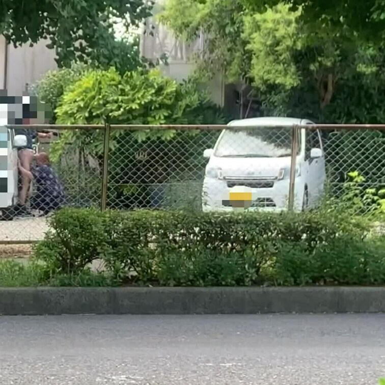交通量のある道沿いで近所の奥様のフェラ見られるの大好き、車から見られてるのハッキリと分かります。