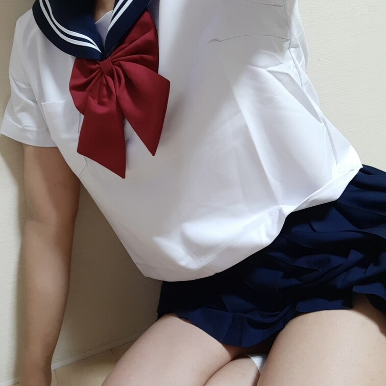 myfans見てくださっている方に先にセーラー服を見てもらおっと🤭✨今です♡