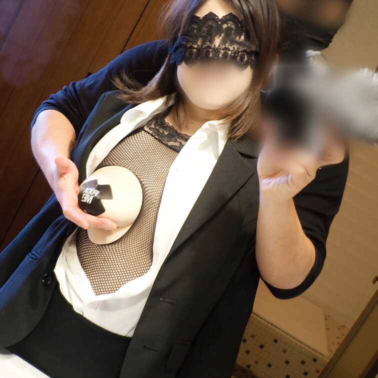 【気の弱そうな部下嫁を秘書として雇用して平日午後にラブホに連れ込んでオモチャにしてるクズ社長】
高画質動画 41分09