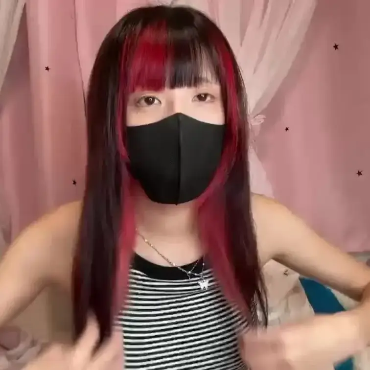 【みれい 20 歳】

みれいさんのライブ配信動画です
生ライブ配信だと、1 回の有料配信を視聴すると、おおよそ平
