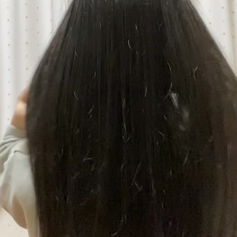 ツヤツヤの髪を揺らす動画です✨
ハリのある黒髪👏

#髪フェチ #黒髪　#ロングヘア