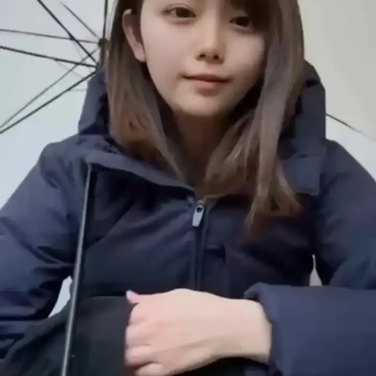 右上のいいねを押してから見てね💛

雨の日は下がスースーして気持ちいいいです☺️
ダウンの下は服着てなかったり…？
