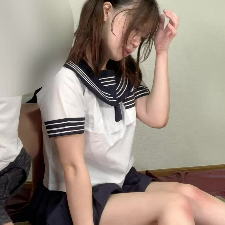 顔出し★セーラー服を着衣のまま、おっぱいを揉むだけでイッちゃう超可愛い女の子です！
とにかく可愛い😍
