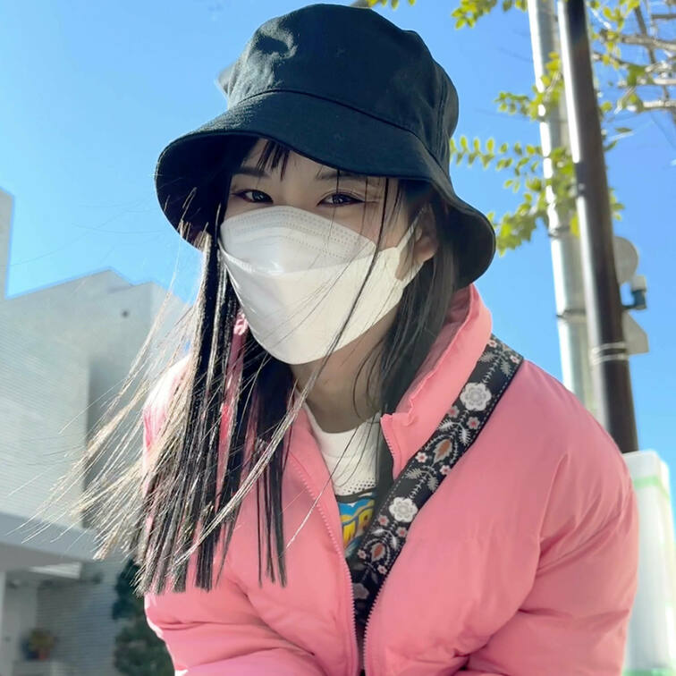 ＃35【ARISA 20歳】
今回ストリートスナップ撮影に協力してくれたのは、ピンクのダウンにフレアパンツを合わせたイ