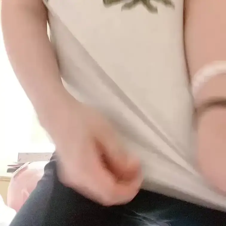臨月の時のまん丸お腹🤰✨💖
病室でこっそり撮影したよ🩷😊
おまんこクパァしちゃってイケナイママだね🥺✨🩷