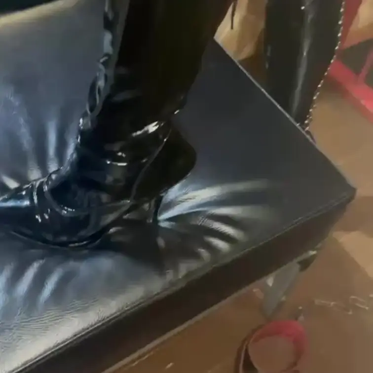 【全身エナメルボンデージスタイル♩イメージ動画】艶々。エナメルブーツ、エナメルグローブ、エナメルレオタード、エナメルコル
