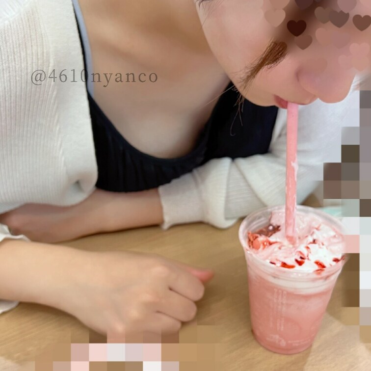 デート中にマックのいちごフラペ🍓
マカロン大好きで釣られて飲んでみたヽ(*´∀｀)ﾉ

いちごの酸っぱさはあまりな