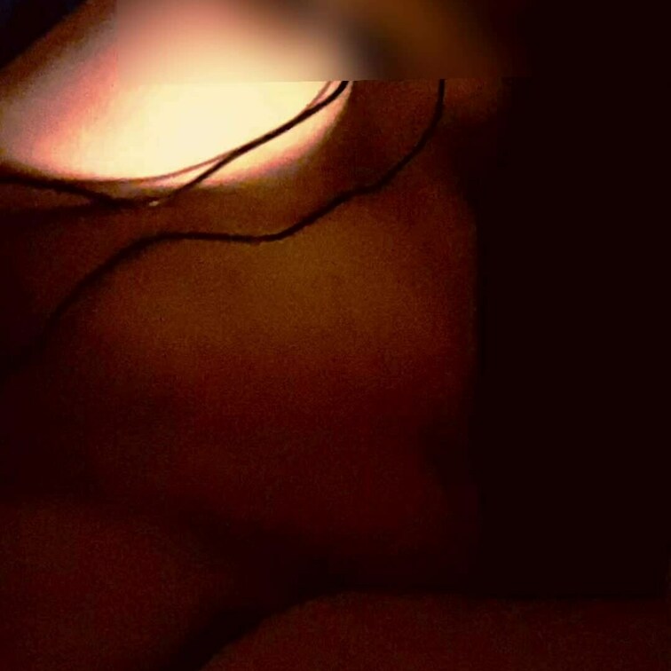 暗くて見えずらいですが💦
側から挿入されると良いところに当たります🎶