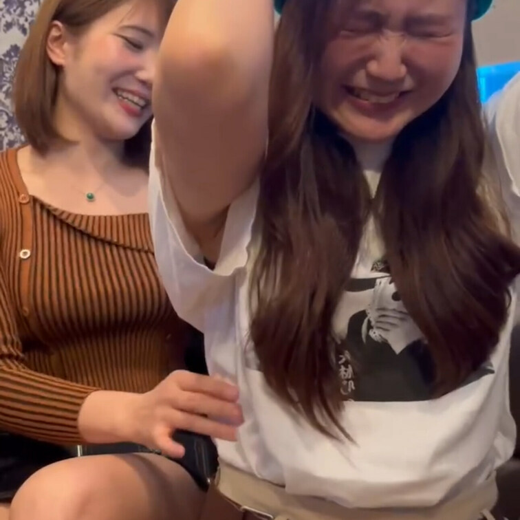 皆様お久しぶりです！
動画の更新が遅くなってしまって申し訳ございません。
今回のくすぐり動画はこちらです👍

是
