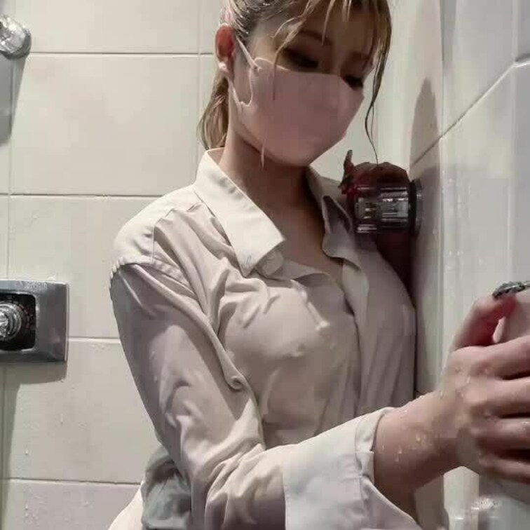 ワイシャツシャワーハメ撮り🤍

裸ワイシャツでシャワー浴びながらハメ撮り🤍
個人的趣味でやってみたかったんだけど