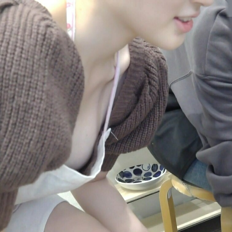 ちょい見せ。本編はこちらから→
#05【陶芸中の胸チラ/パンチラ】バイトに来てくれた巨乳美大生胸チラ・パンチラ‼
