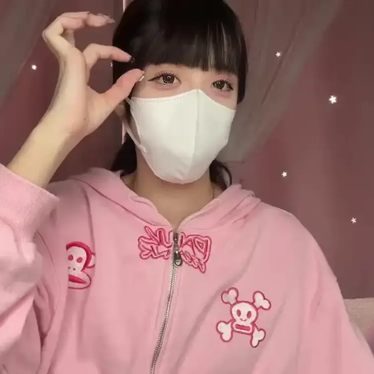 【みれい 20 歳】

みれいさんのライブ配信動画です
生ライブ配信だと、1 回の有料配信を視聴すると、おおよそ平
