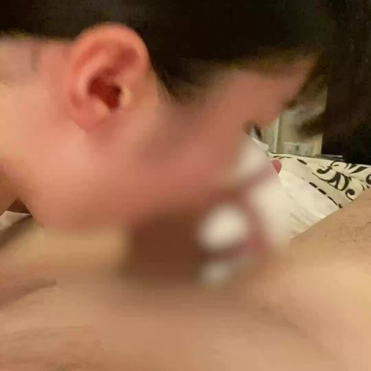 大学2年の雌豚です。
有料には騎乗や○○○束、おもちゃ責め、フィストの動画があります