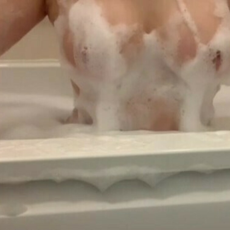 巨乳OLのお風呂自撮り
