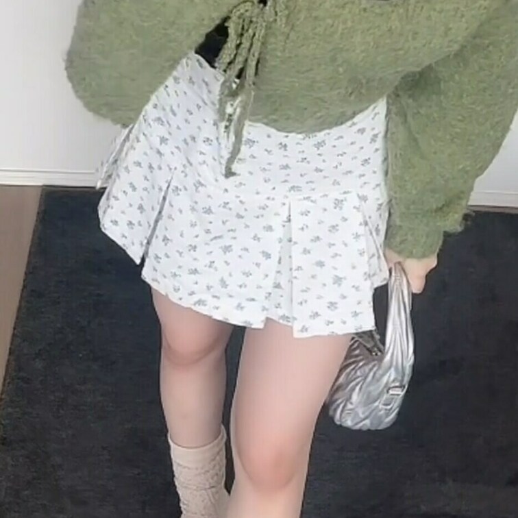【ファンクラブ限定動画】
秋コーデ色々してみました🍂
音楽がつけれないのが悲しい😣

※ソフトエロです