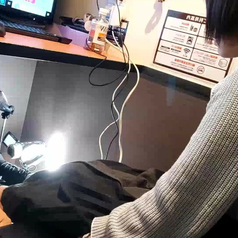 翼ちゃんのネットカフェで私物の靴を舐めさせたり顔面踏みつけたりVOL1
今回は翼ちゃんとネットカフェでプレイ！
当日