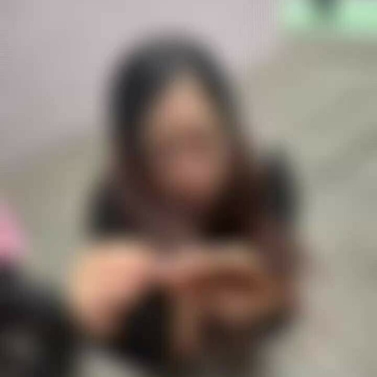 夫婦共に忙しくて久しぶりの投稿です🙇‍♀️
今日はお互いの仕事の後に合流して少しお出かけ♪
その途中で近くを人が歩い