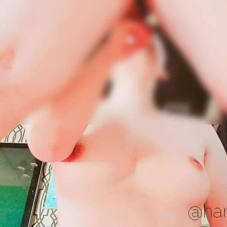 【喉奥イラマ】

数年越しに願いが叶った喉奥イラマ。

いまはまだ大人しいが
感度が高まっていくと同時に
僕