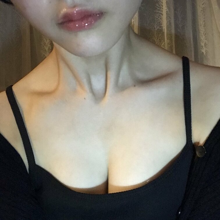 この恰好でゼミ行こうかなぁ。どうだろう、さすがにあかんかな。そして、ゼミに私の好きな人がいるんだけど惚れてくれるかな、笑