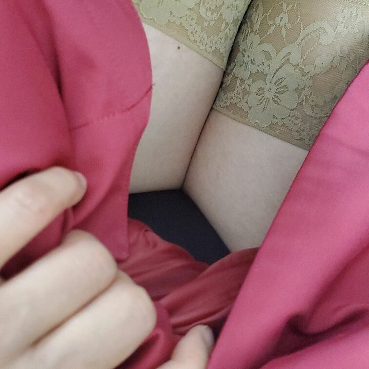 仕事中にチラリしたら
ドキドキしちゃうかな？