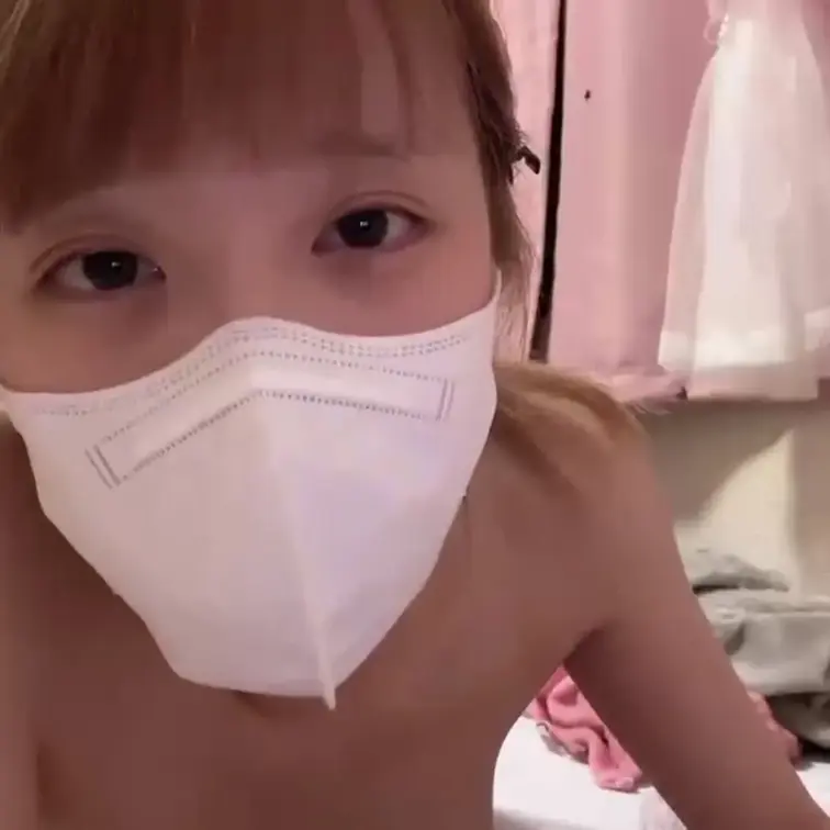 【みれい 20 歳】

みれいさんのライブ配信動画です
生ライブ配信だと、1 回の有料配信を視聴すると、おおよそ平