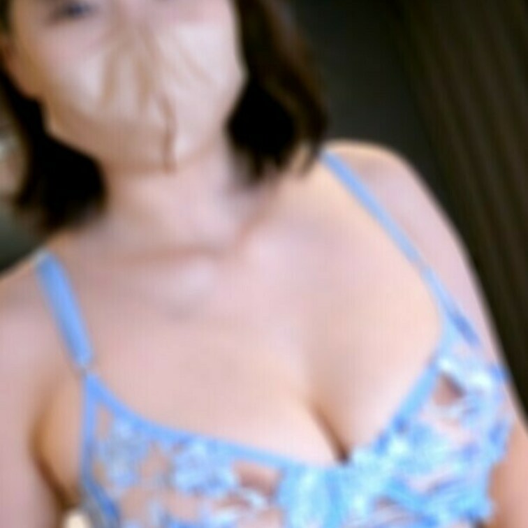 爆乳ファン必見。

あざとカワイイくびれスタイルのひなこさん。

今回も爆乳Hカップをいっぱい堪能して頂ける作品