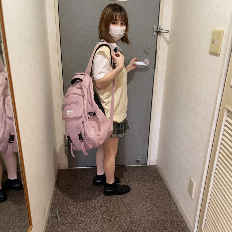 18時間着用【個人撮影】低身長でデカ乳デカ尻の赤パンツちゃん_茶髪の美少/女と割り切り
