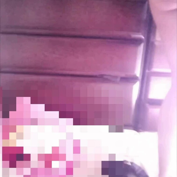 突然妻が着替えを始め、慌てて撮影したもののブレブレのためボツ。しかも妻に撮るって伝えてOKって返事もらったのに、あっとい