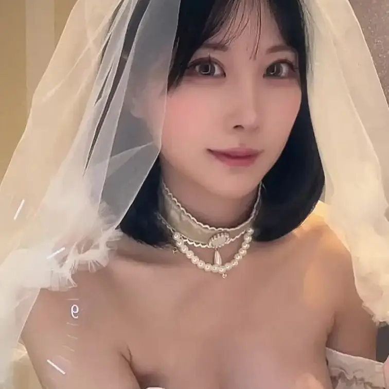 久しぶりの全裸はみがきシリーズ🪥✨
花嫁姿でチャレンジしたいと思います💕
このシリーズでコスしてるの珍しいかも✨