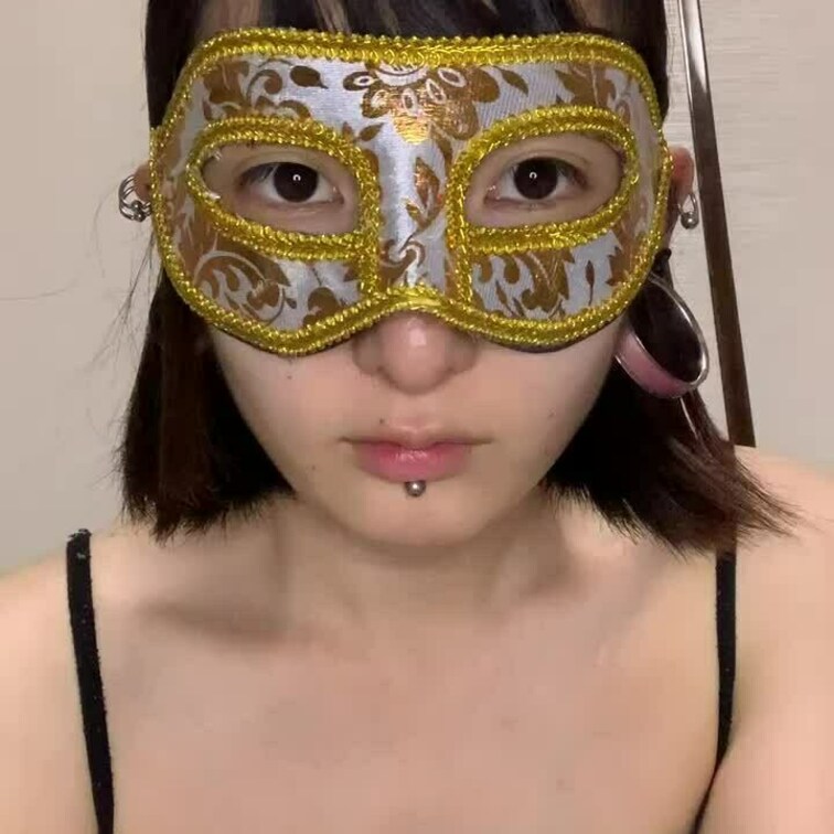 大きい鼻輪