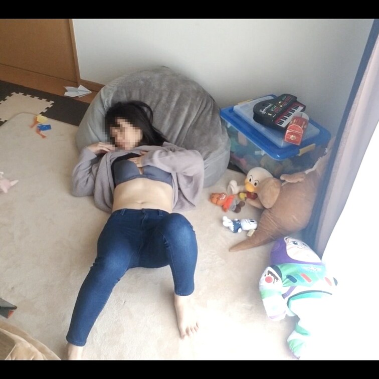 チョイ見せ。本編は単品販売へ→

【個人撮影】幼●園の行事で乳首を晒していた妻の昼下がりオナニー




